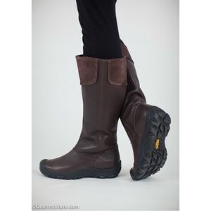 size: women’s 7

• style: insulated rain boot

• color: Brown

• leather uppers